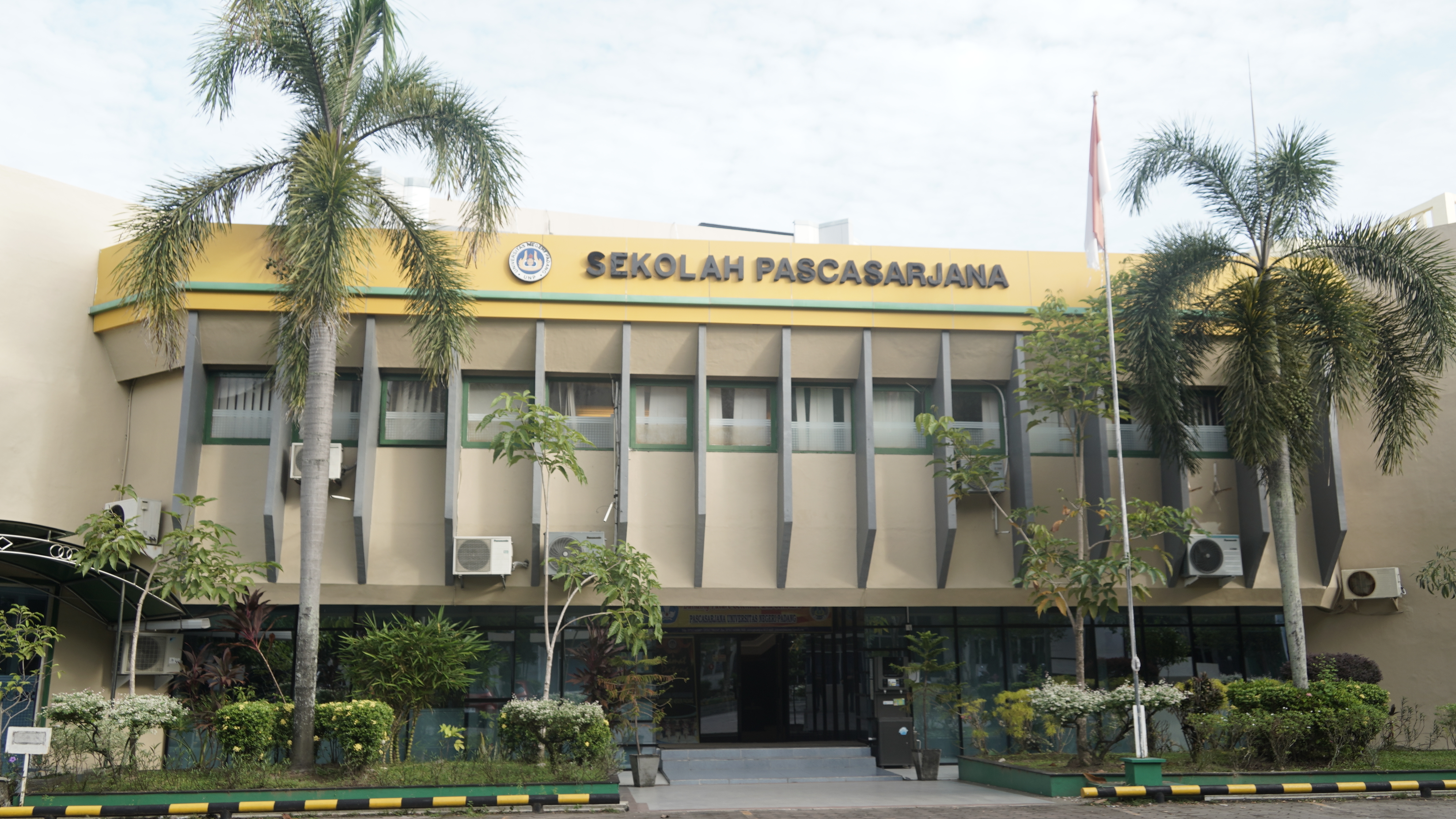 Foto depan Gedung Kuliah S3 SPS