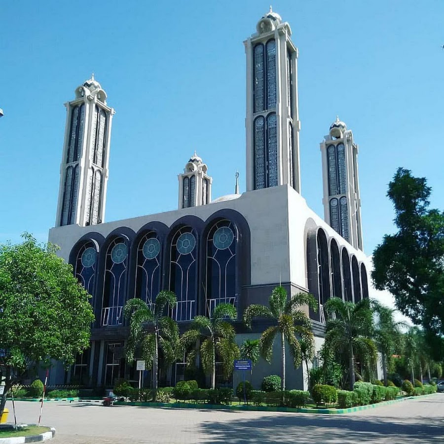 Foto depan Masjid Raya Al-Azhar