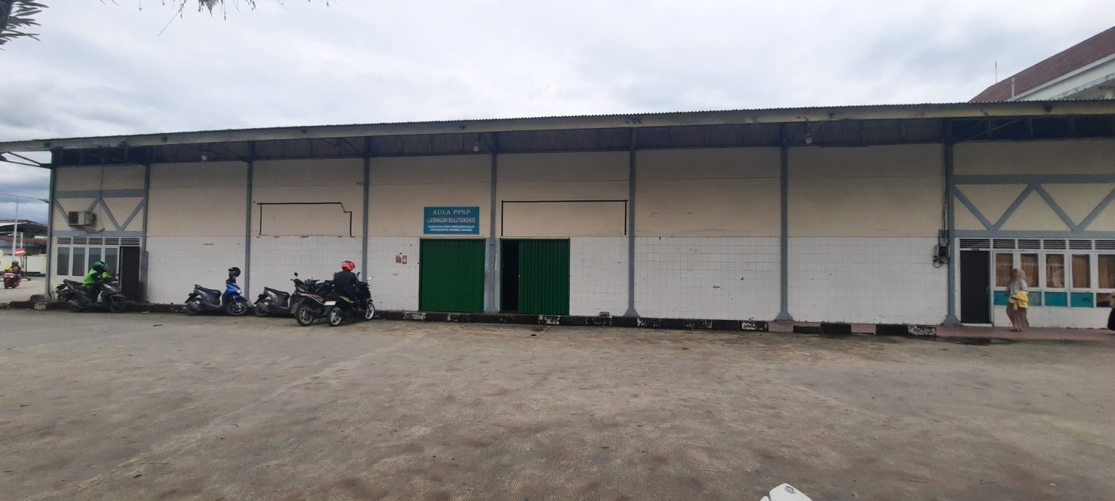 Foto depan GOR Eks PPSP FIK