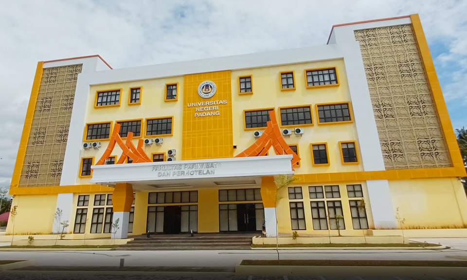 Foto depan Hotel UNP Payakumbuh