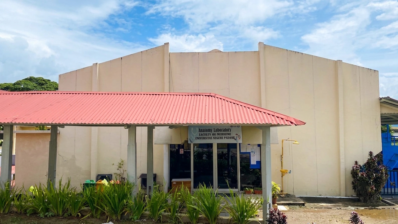Foto depan Laboratorium PK FK
