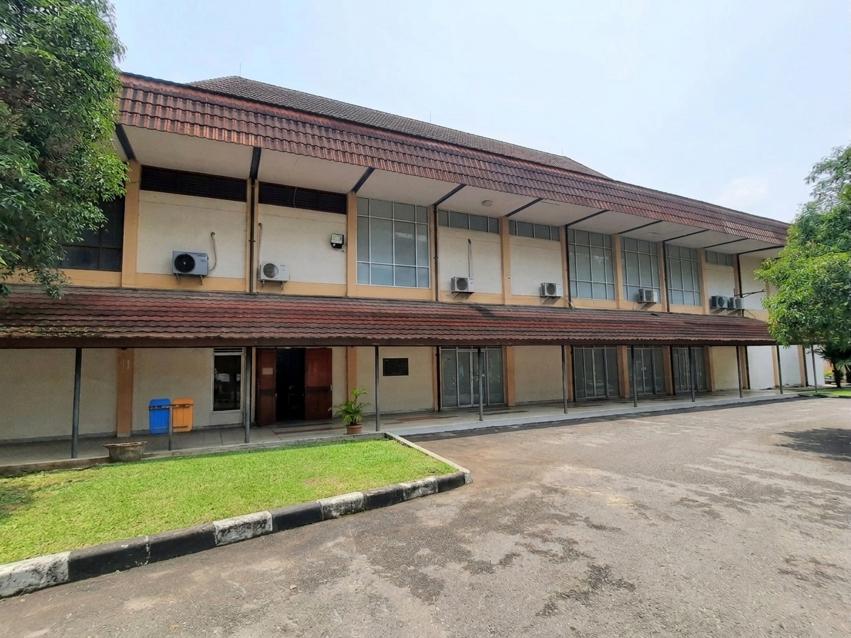 Foto depan Gedung Serbaguna FT