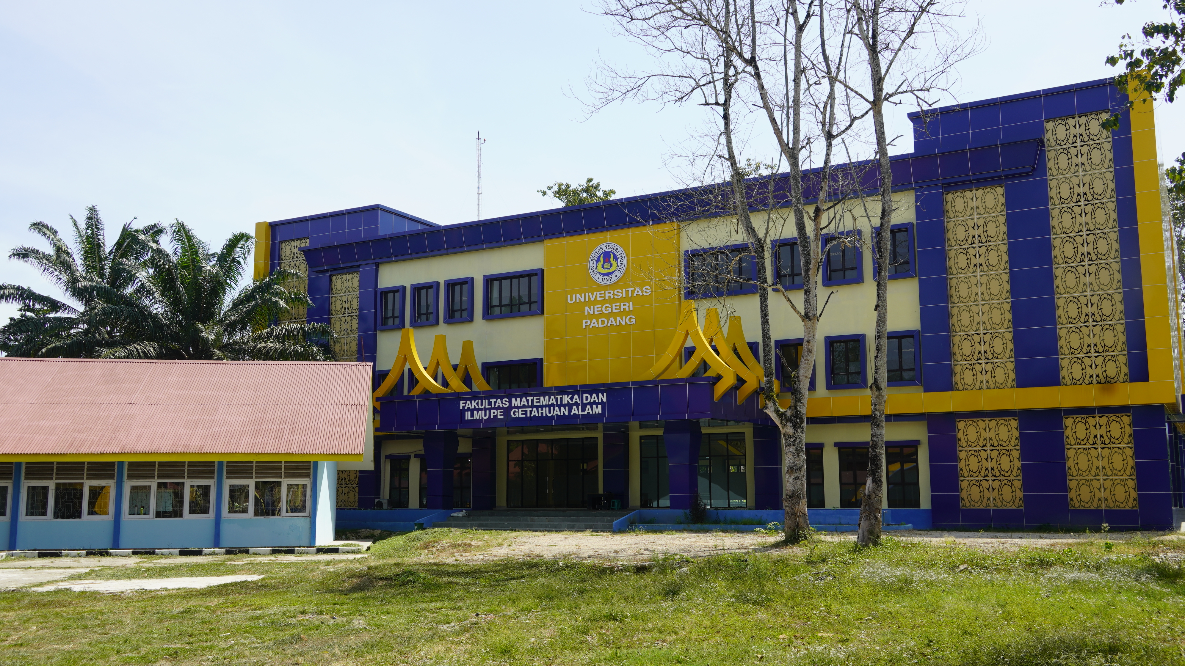 Foto depan Gedung Kuliah FMIPA Sijunjung