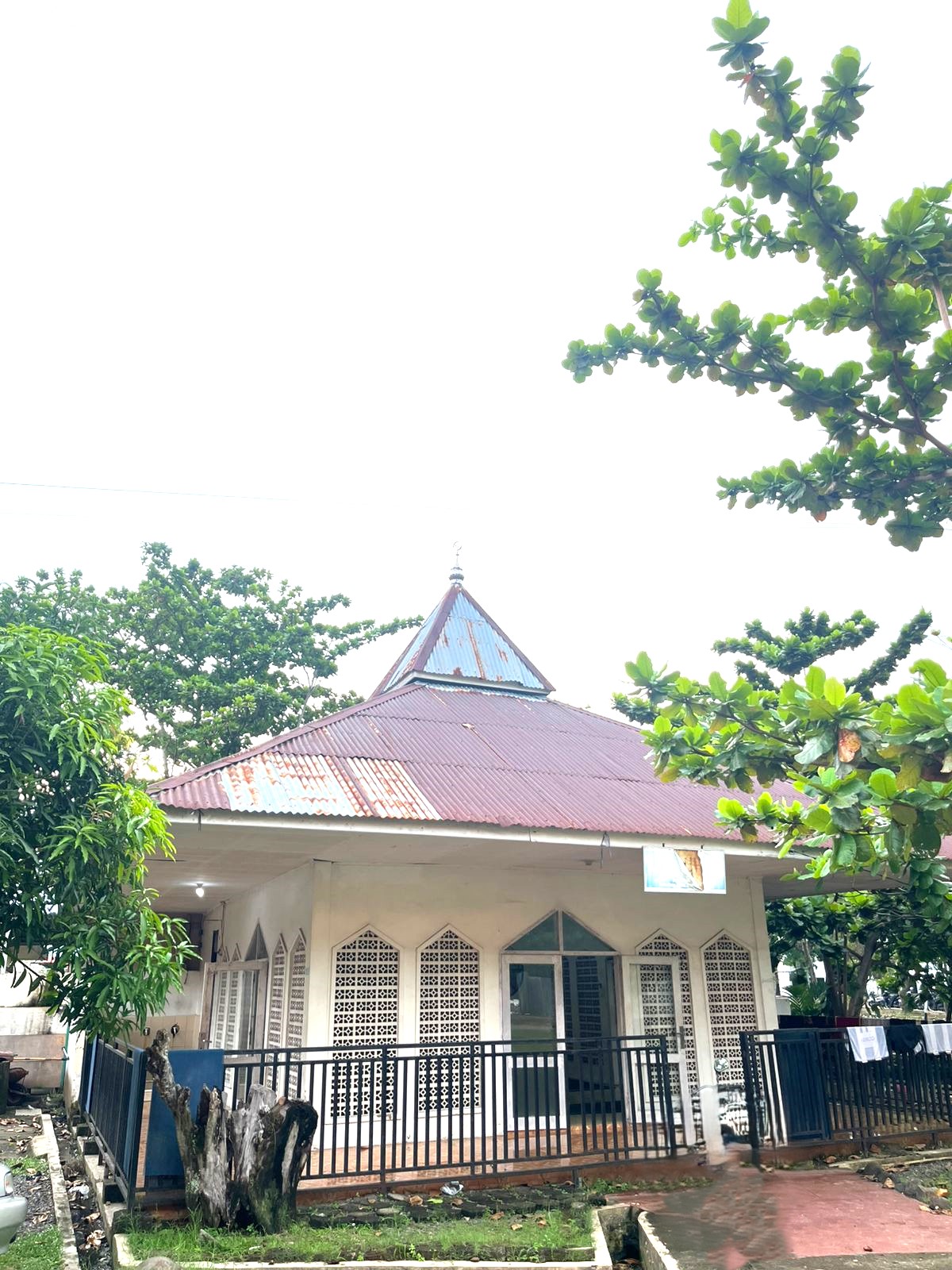 Foto depan Mushola FIK Lubuk Buaya