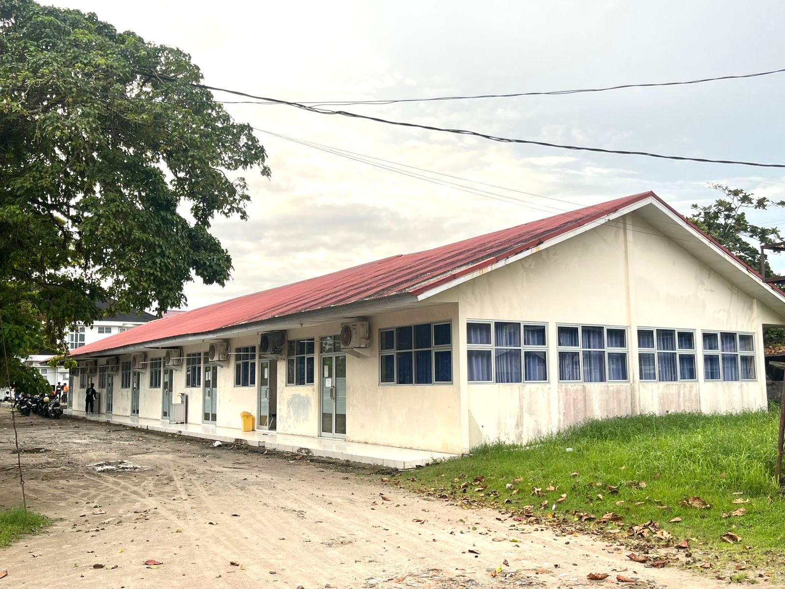 Foto depan Gedung Kuliah FIK Lubuk Buaya