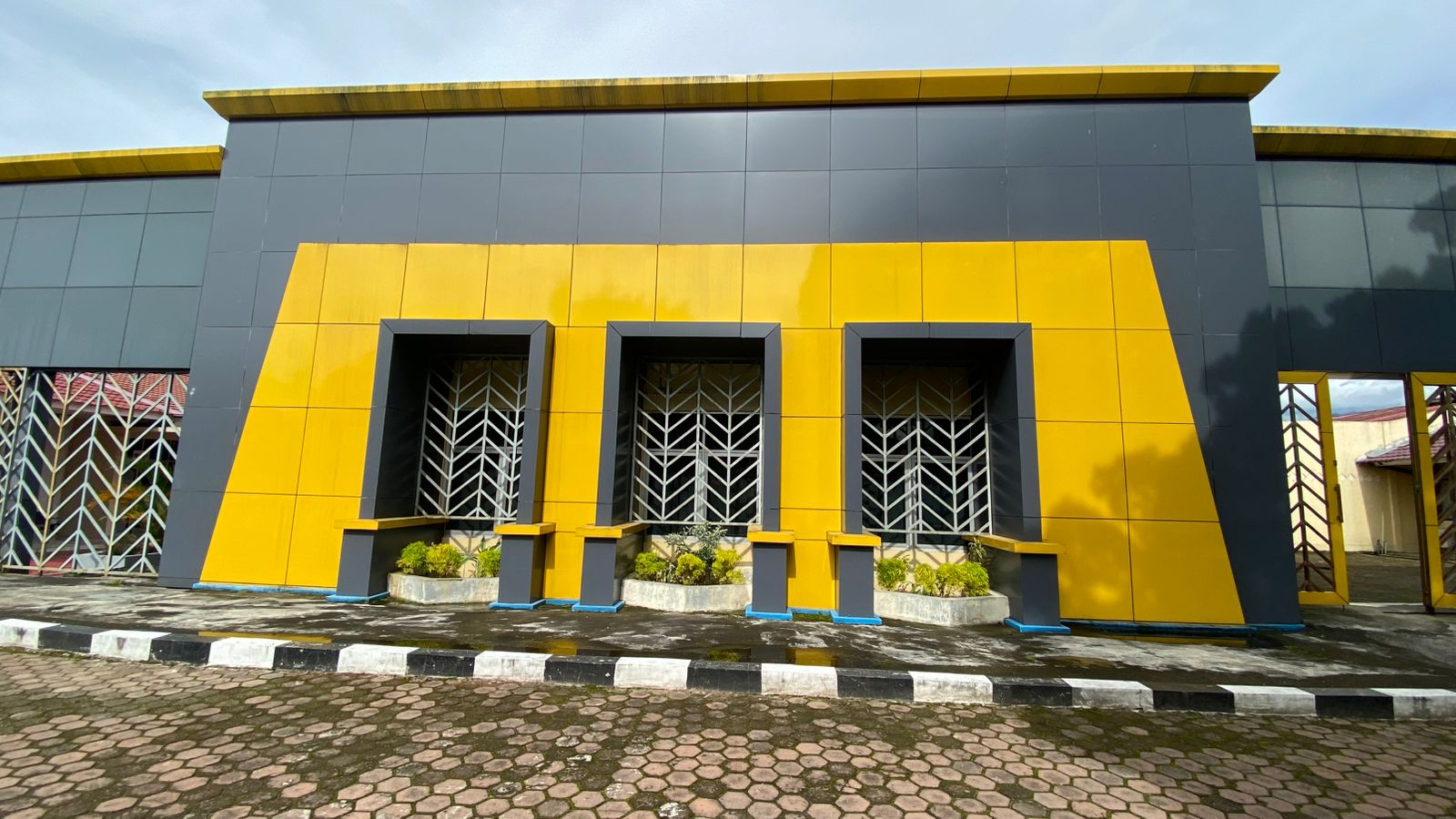 Foto depan Laboratorium PKG FK
