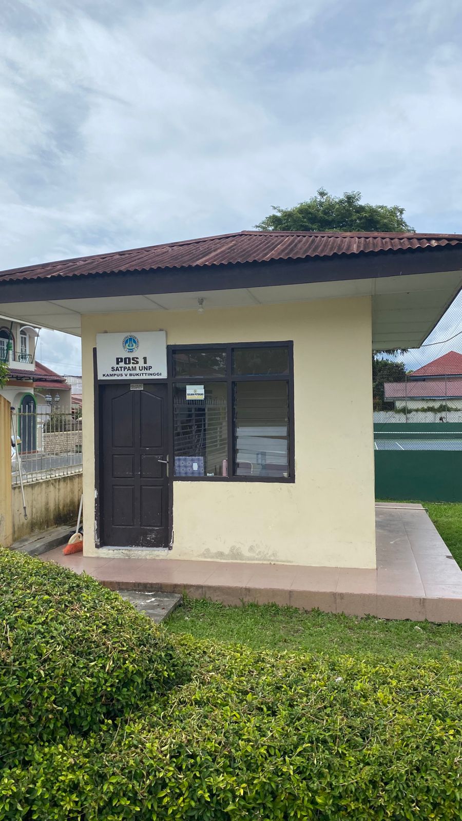 Foto depan Pos Satpam Mess Bukittinggi