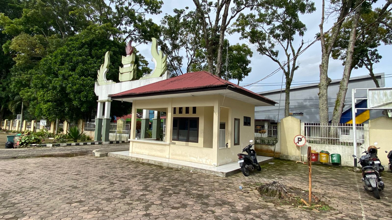 Foto depan Pos Satpam Depan FPK Bukittinggi