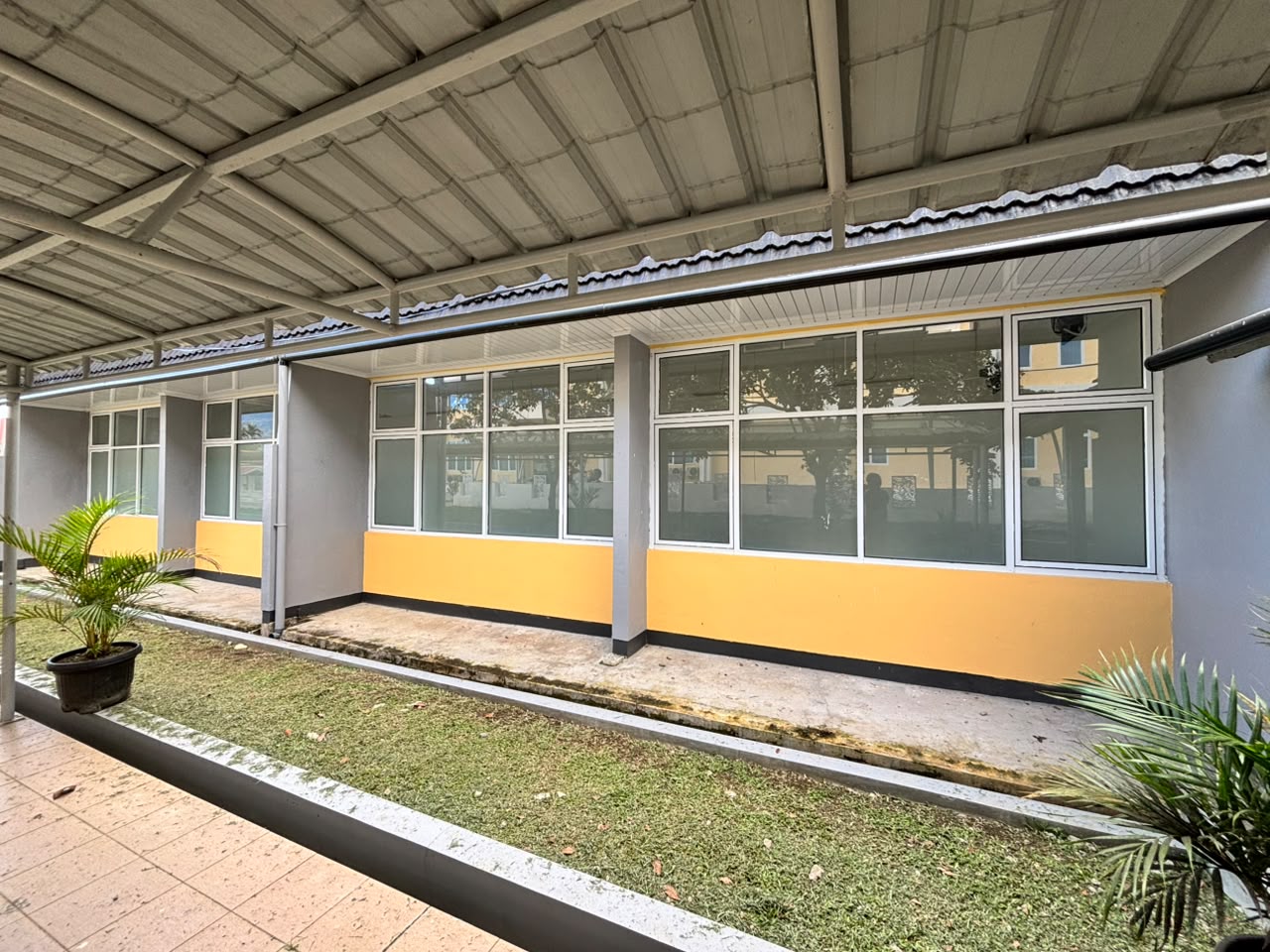 Foto depan Laboratorium PKG FK 1