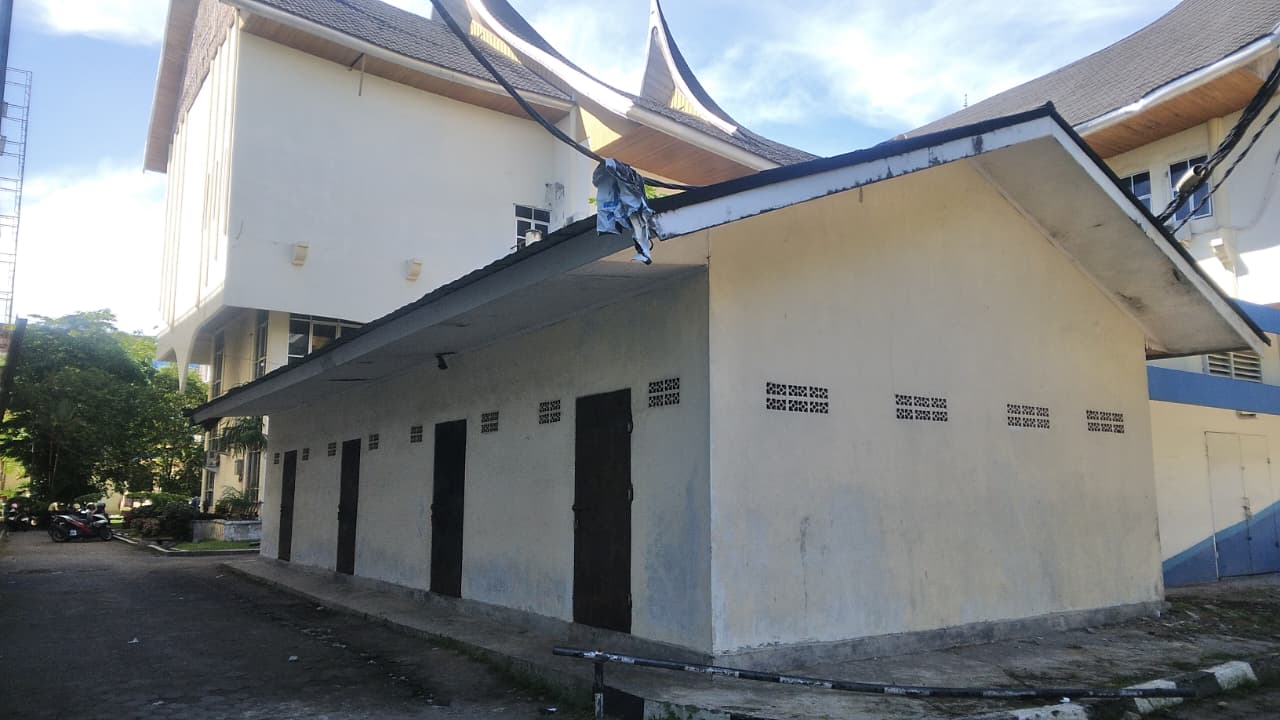 Foto depan Gudang Belakang Gedung Bagonjong