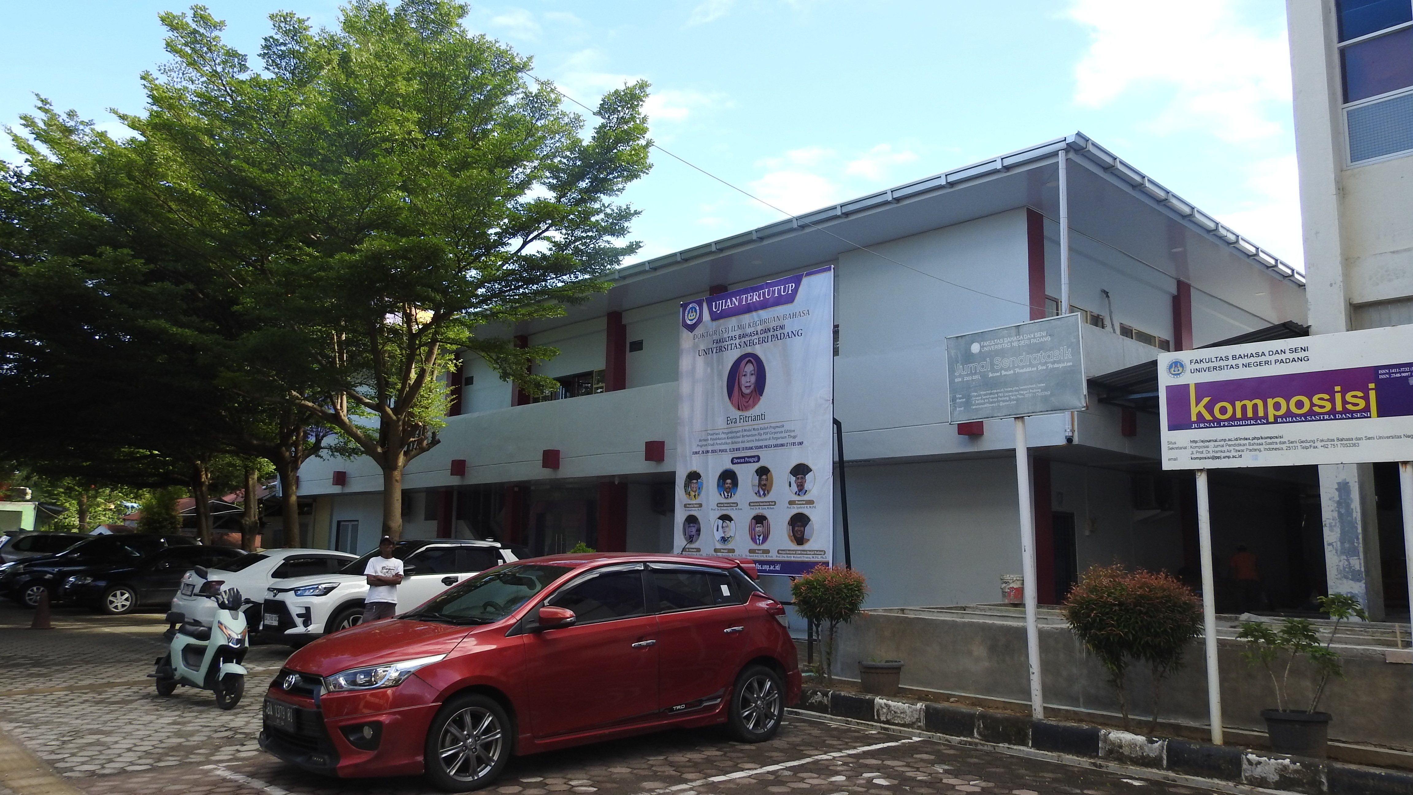 Foto depan Gedung C FBS