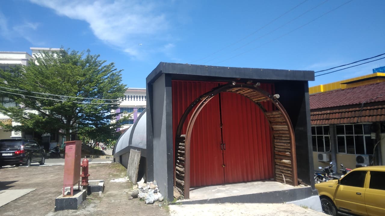 Foto depan Laboratorium Tambang Model Terowongan FT