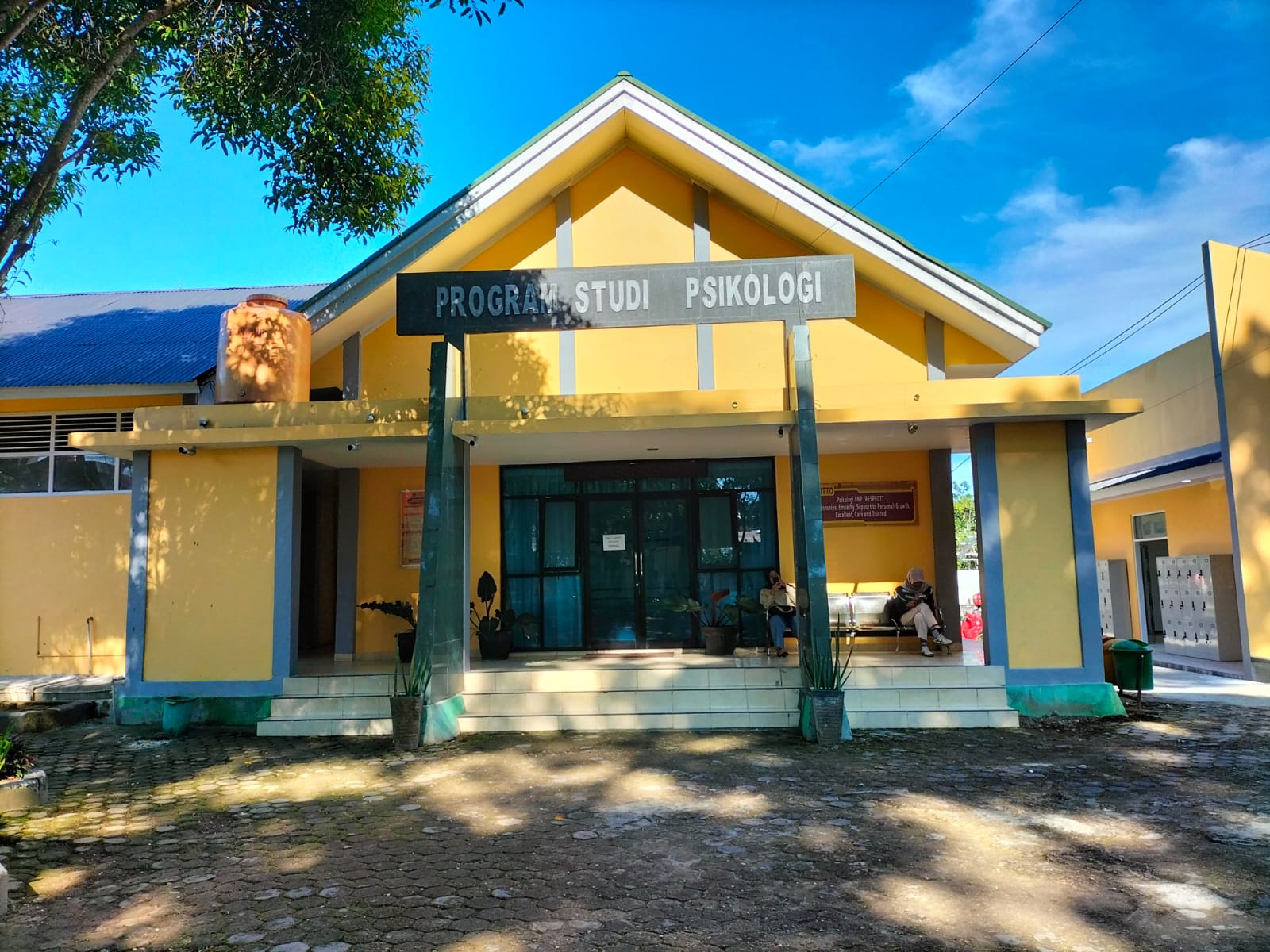 Foto depan Gedung Kantor Psikologi FPK Bukittinggi