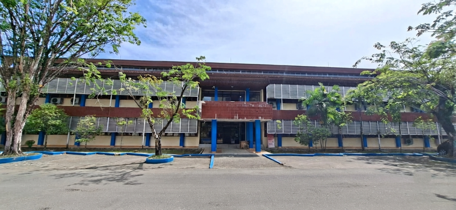 Foto depan Gedung Perkuliahan FMIPA A