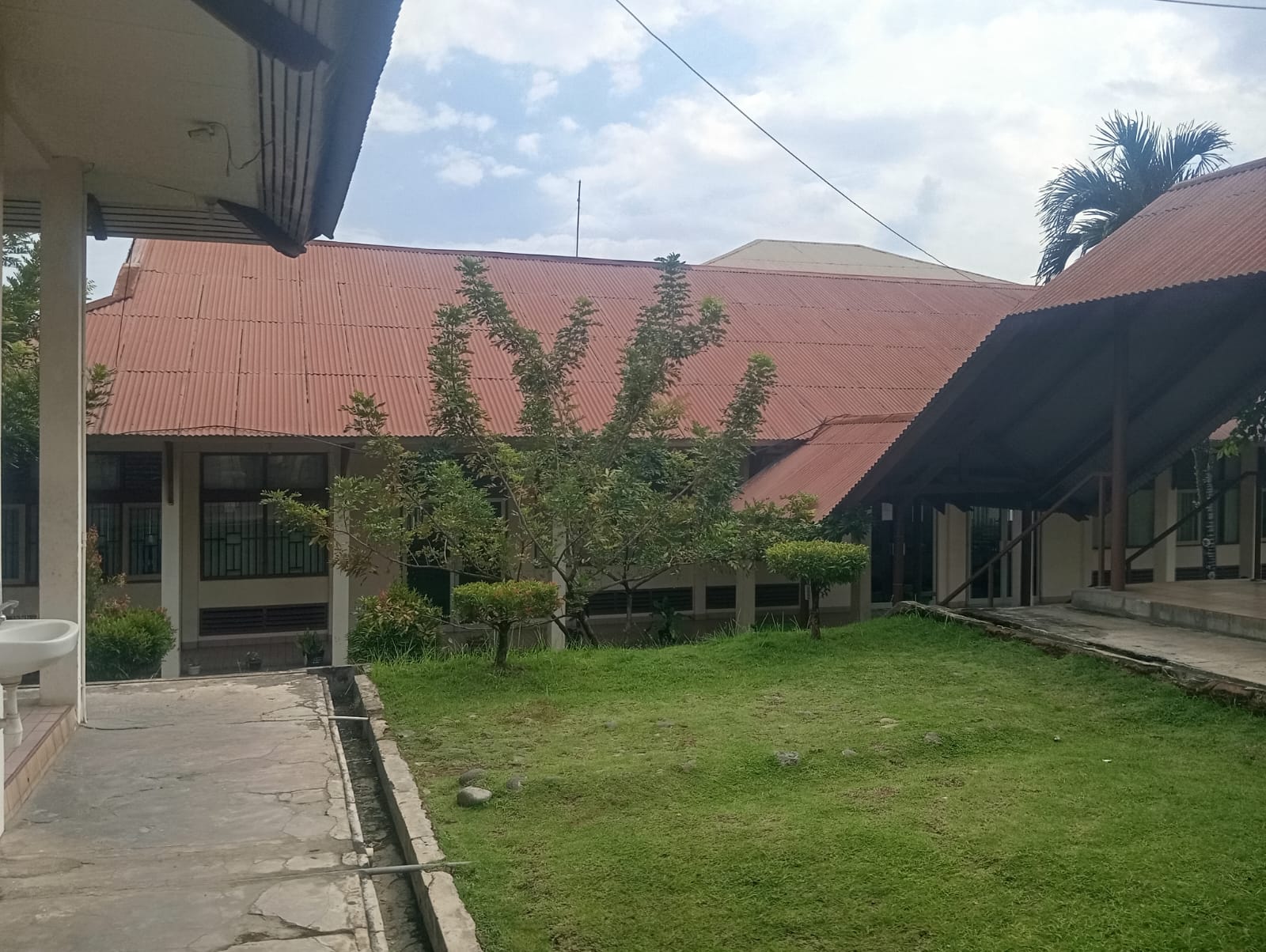 Foto depan Gedung Kuliah 3 PGSD FIP Bandar Buat