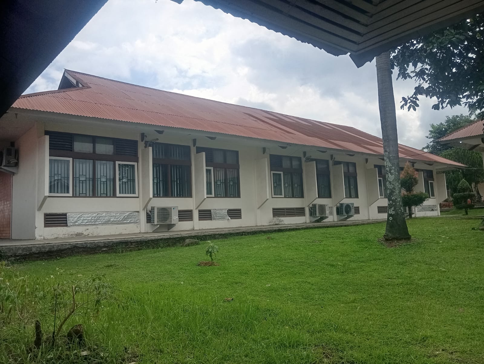 Foto depan Gedung Kuliah 1 PGSD FIP Bandar Buat