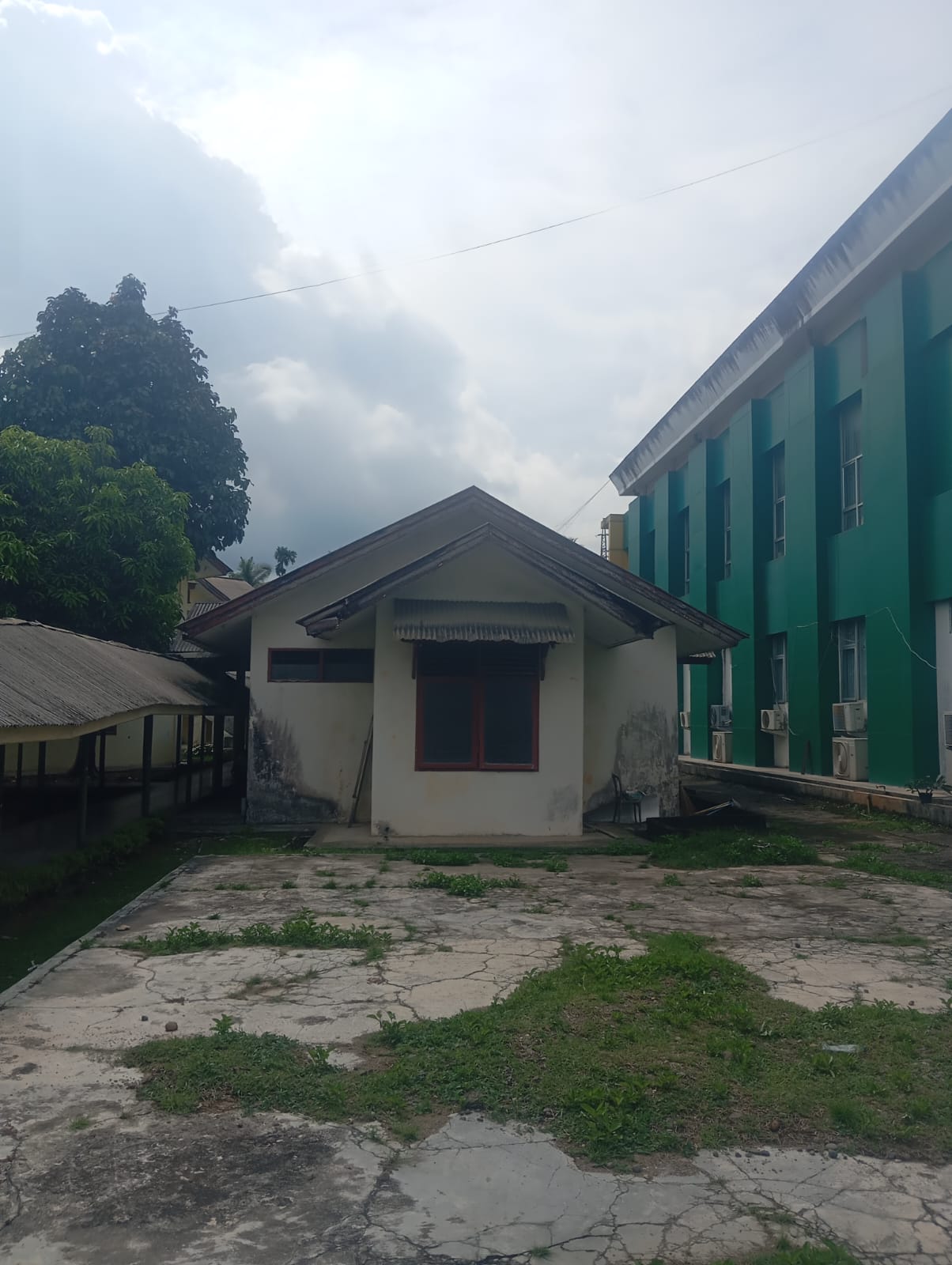 Foto depan Gedung Pertemuan 1-2 PGSD FIP Bandar Buat