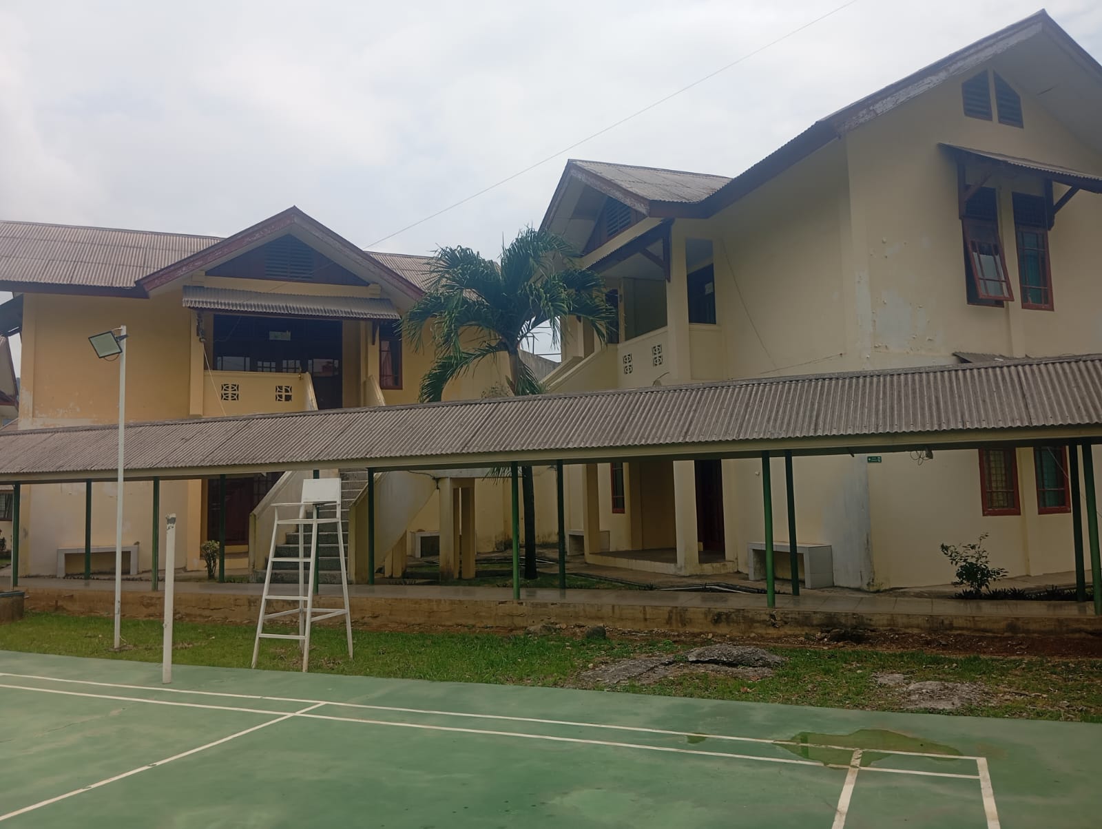 Foto depan Asrama HQ Bandar Buat