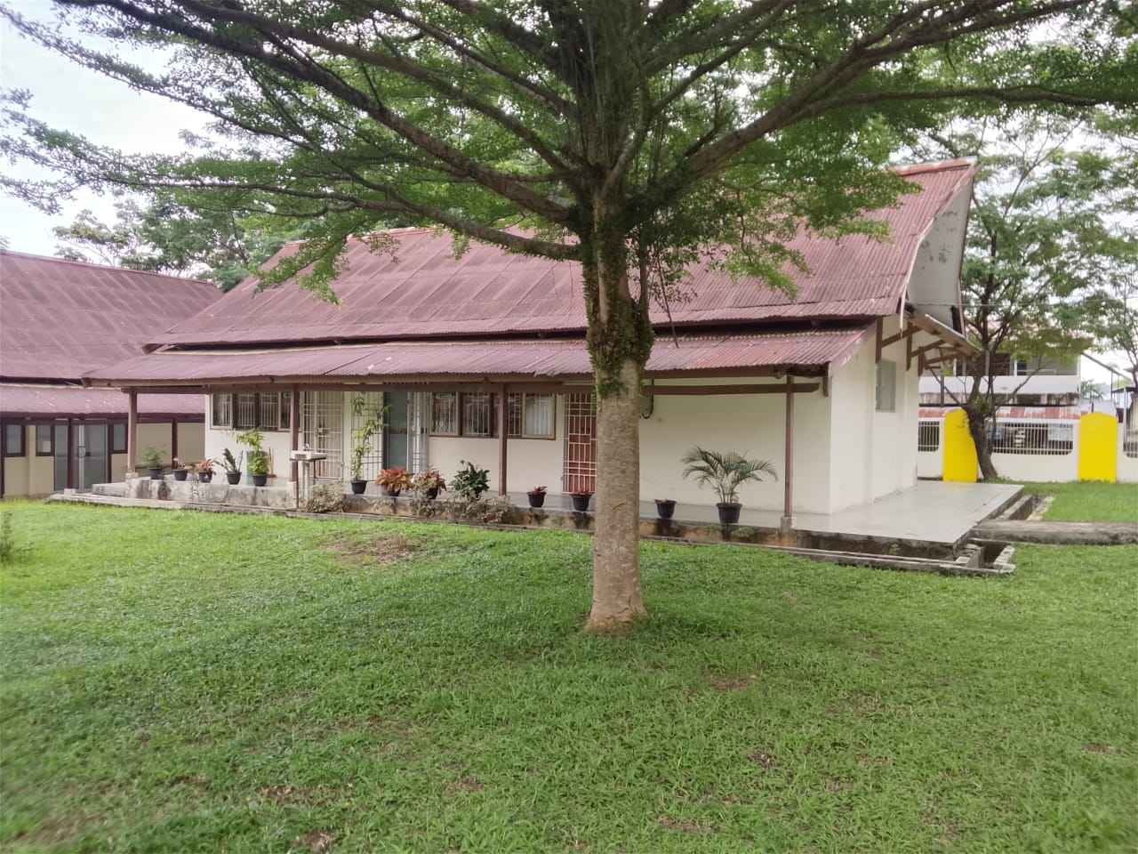 Foto depan Gedung Kantor S2 PKH (JJ) FIP