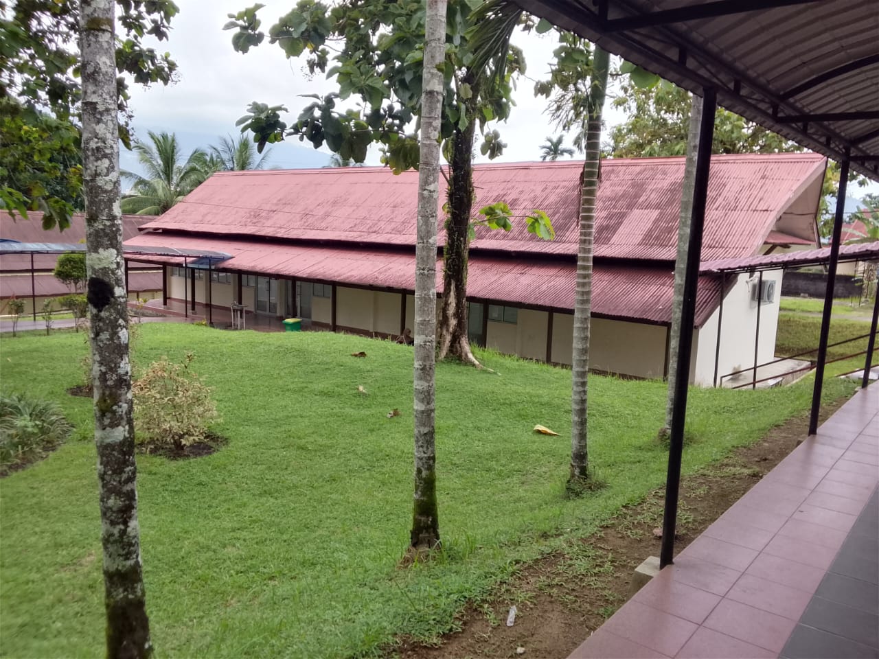 Foto depan Gedung Kuliah C FIP Limau Manis