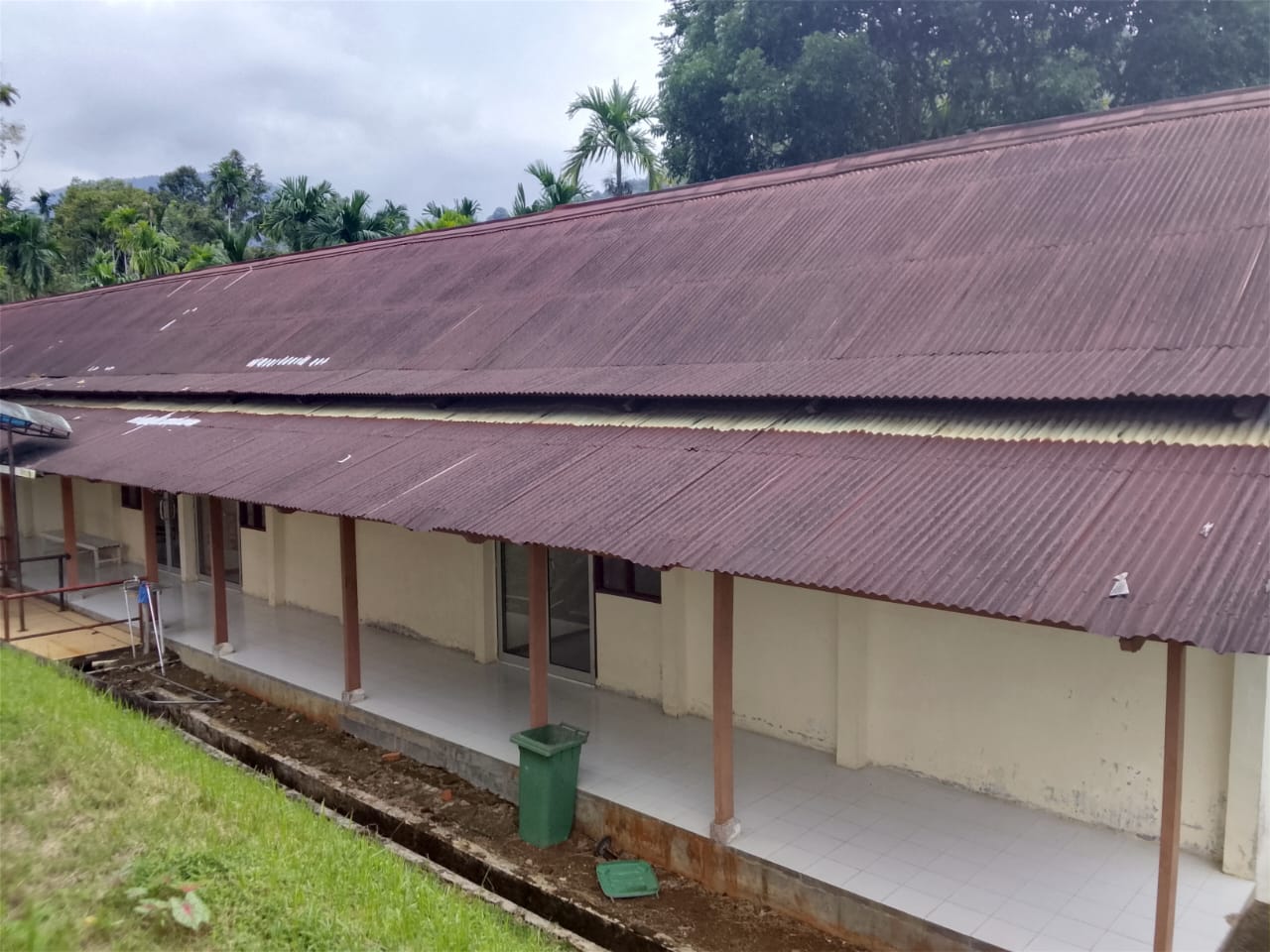 Foto depan Gedung Kuliah B FIP Limau Manis