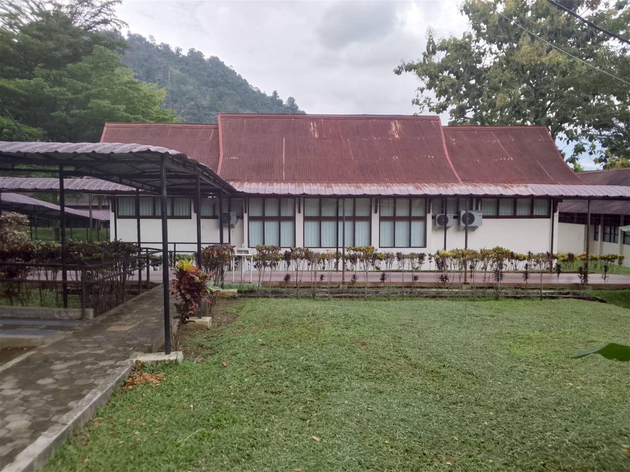 Foto depan Laboratorium Microteaching PLB FIP Limau Manis