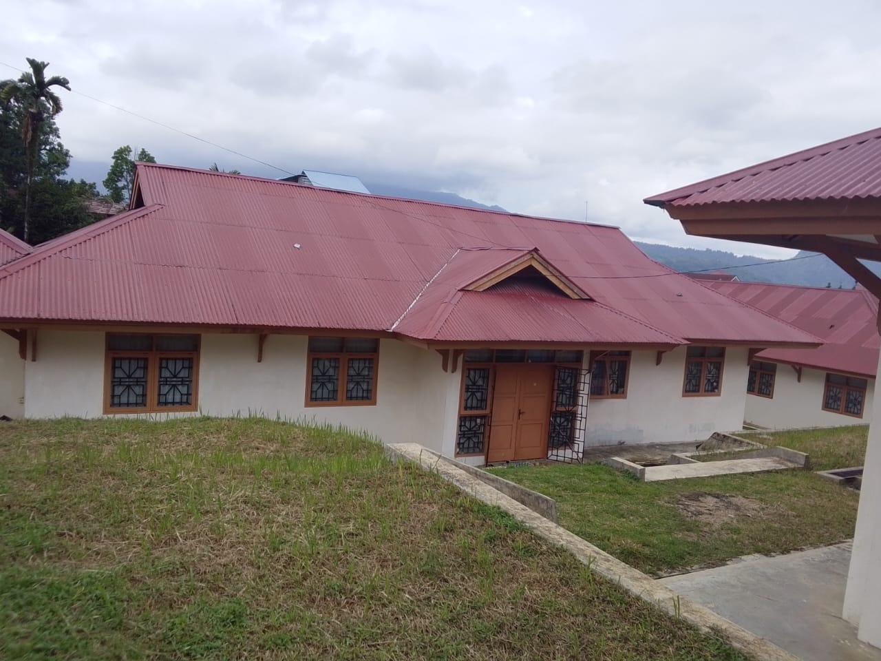 Foto depan Asrama Putra J2 Limau Manis