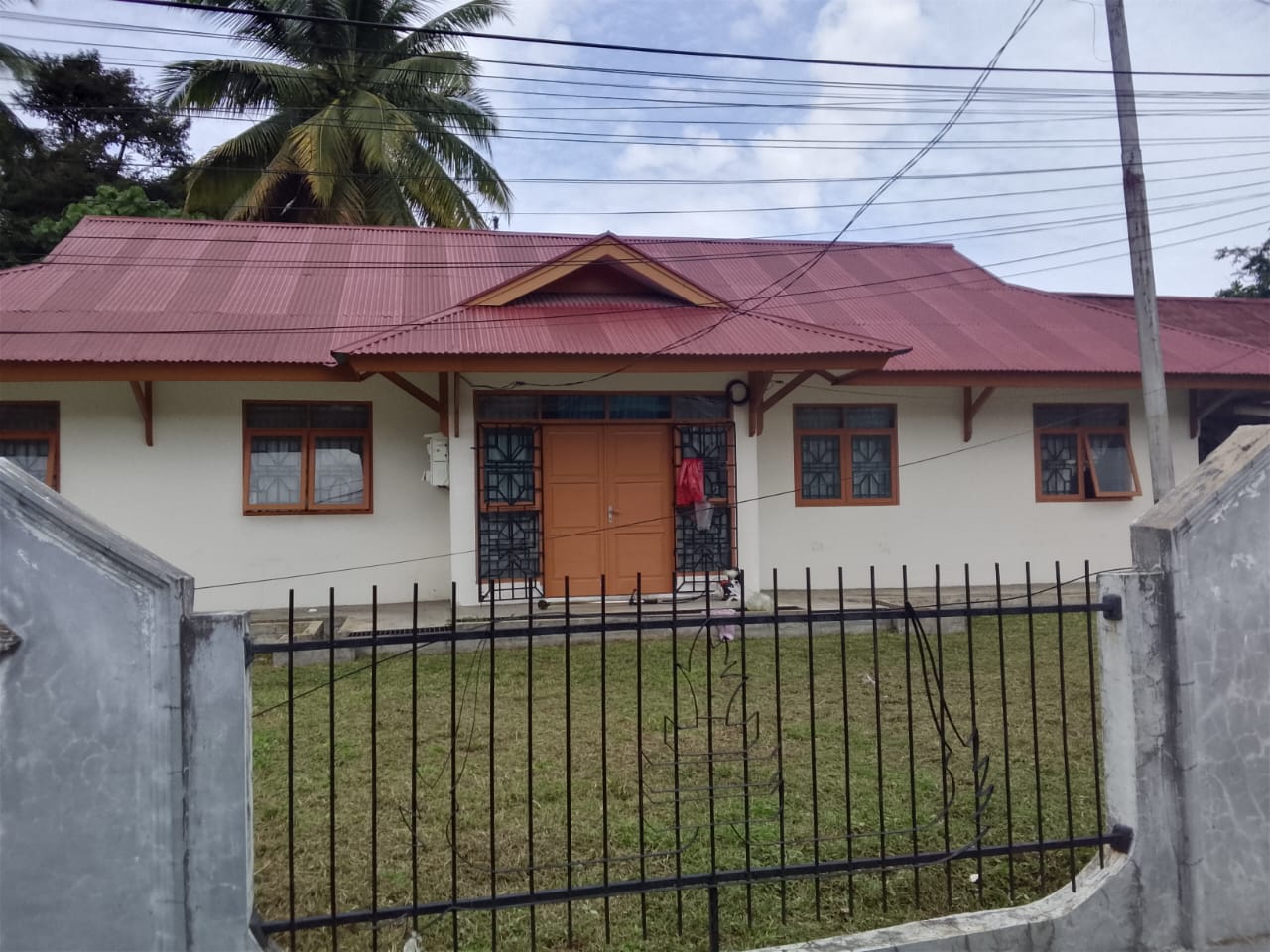 Foto depan Asrama Putra JX Limau Manis