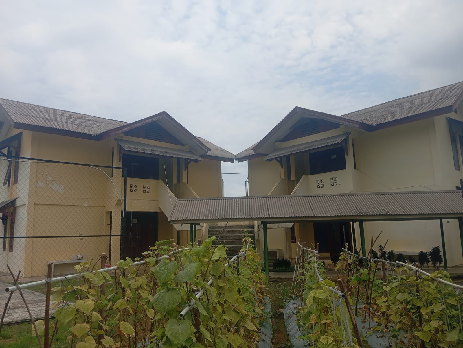 Foto depan Asrama HR Bandar Buat