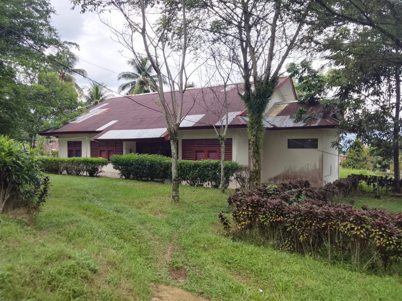 Foto depan Gedung Bersama PLB FIP Limau Manis
