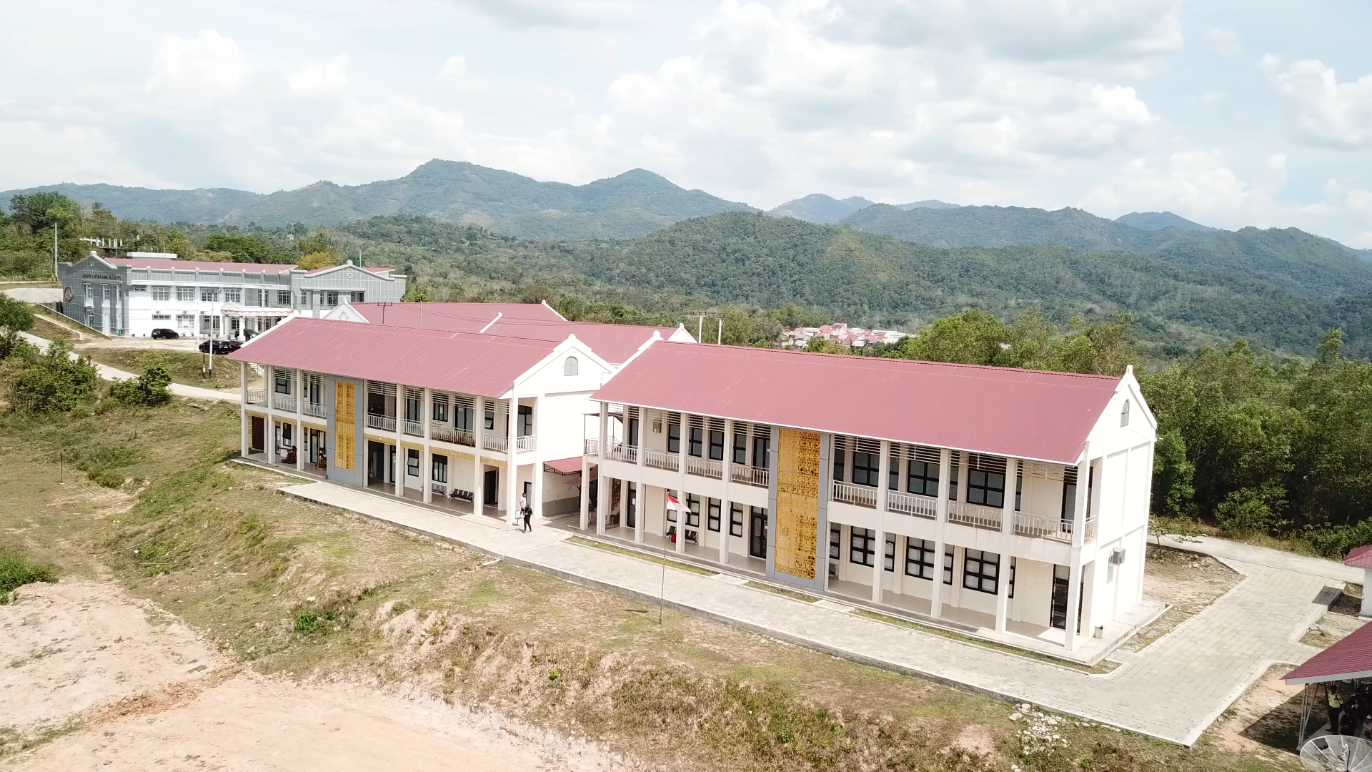 Foto depan Gedung Kuliah Vokasi Sawahlunto