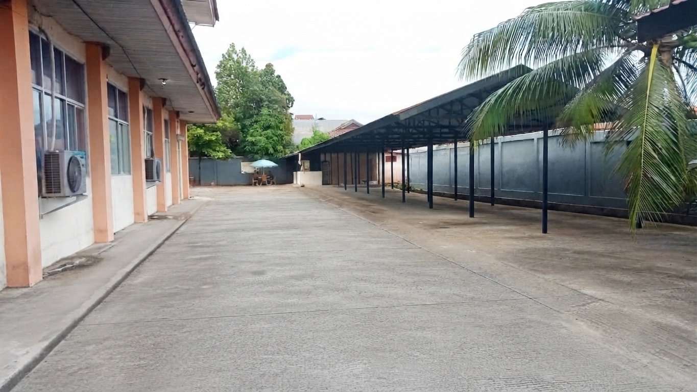 Foto depan Bangunan Parkir Belakang Labor FIK