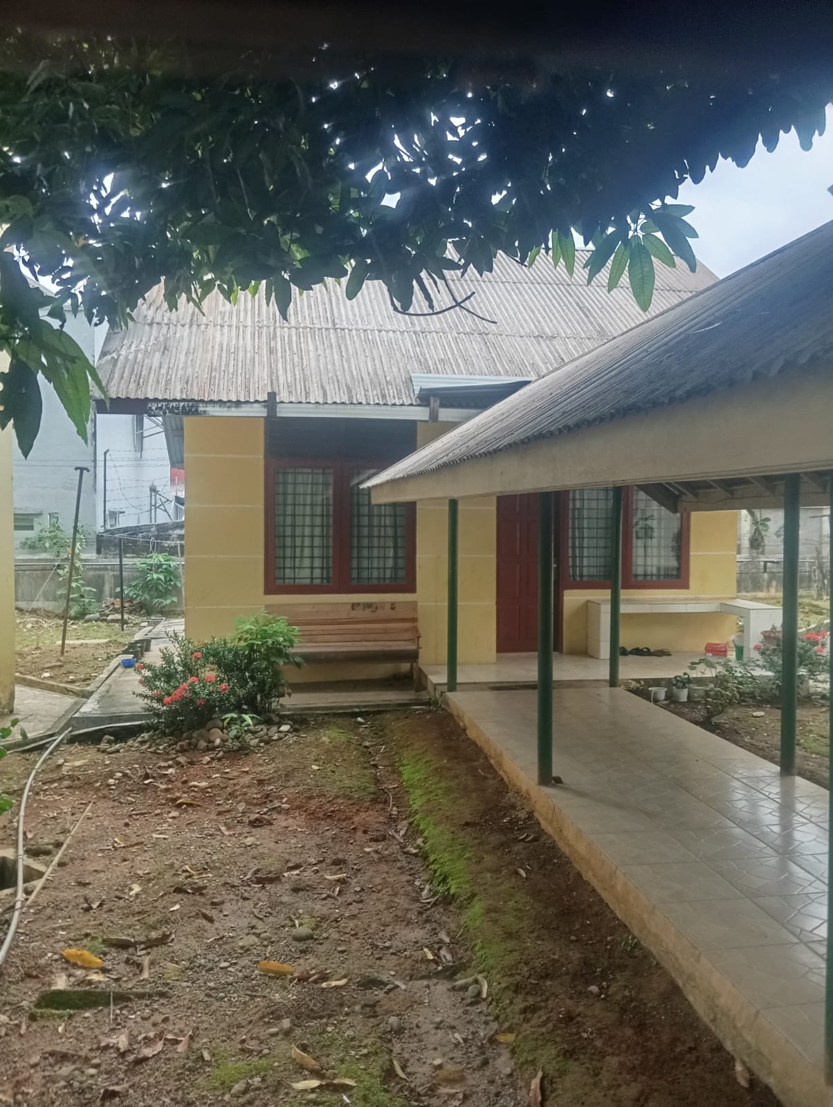 Foto depan R.Dinas 1 PGSD Bandar Buat