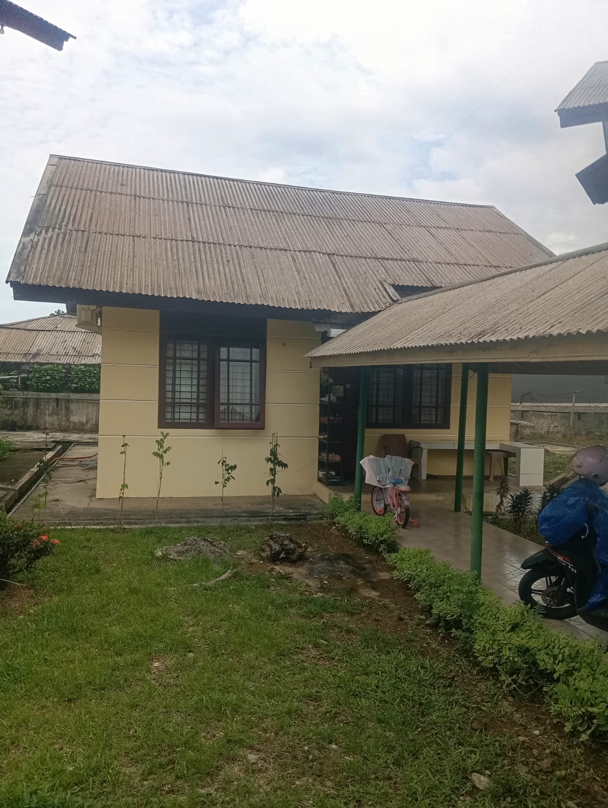 Foto depan R.Dinas 2 PGSD Bandar Buat